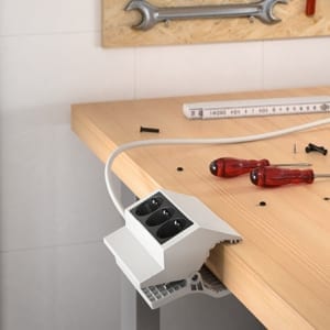 Clamping power strip, power source